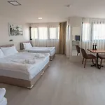 Grand Ahi 3*